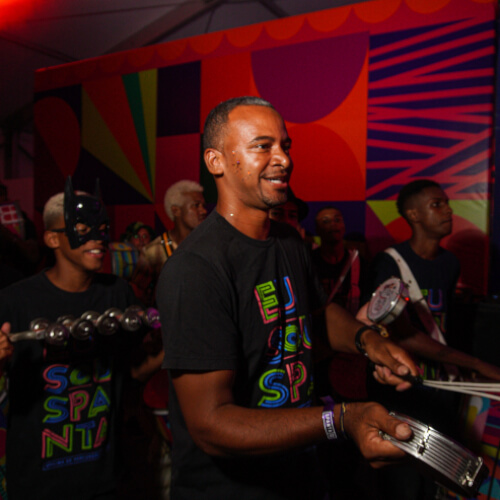 JEFERSON CALIQUINHO  PROF. DE PERCUSSÃO DEESCOLA DE SAMBA