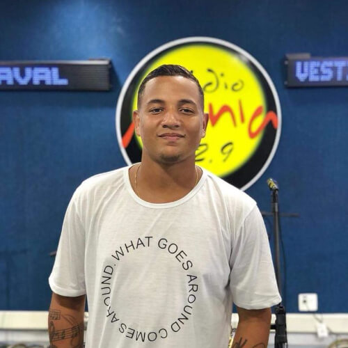 JOÃO PEDRO  AUXILIAR DO PROF. DEESCOLA DE SAMBA